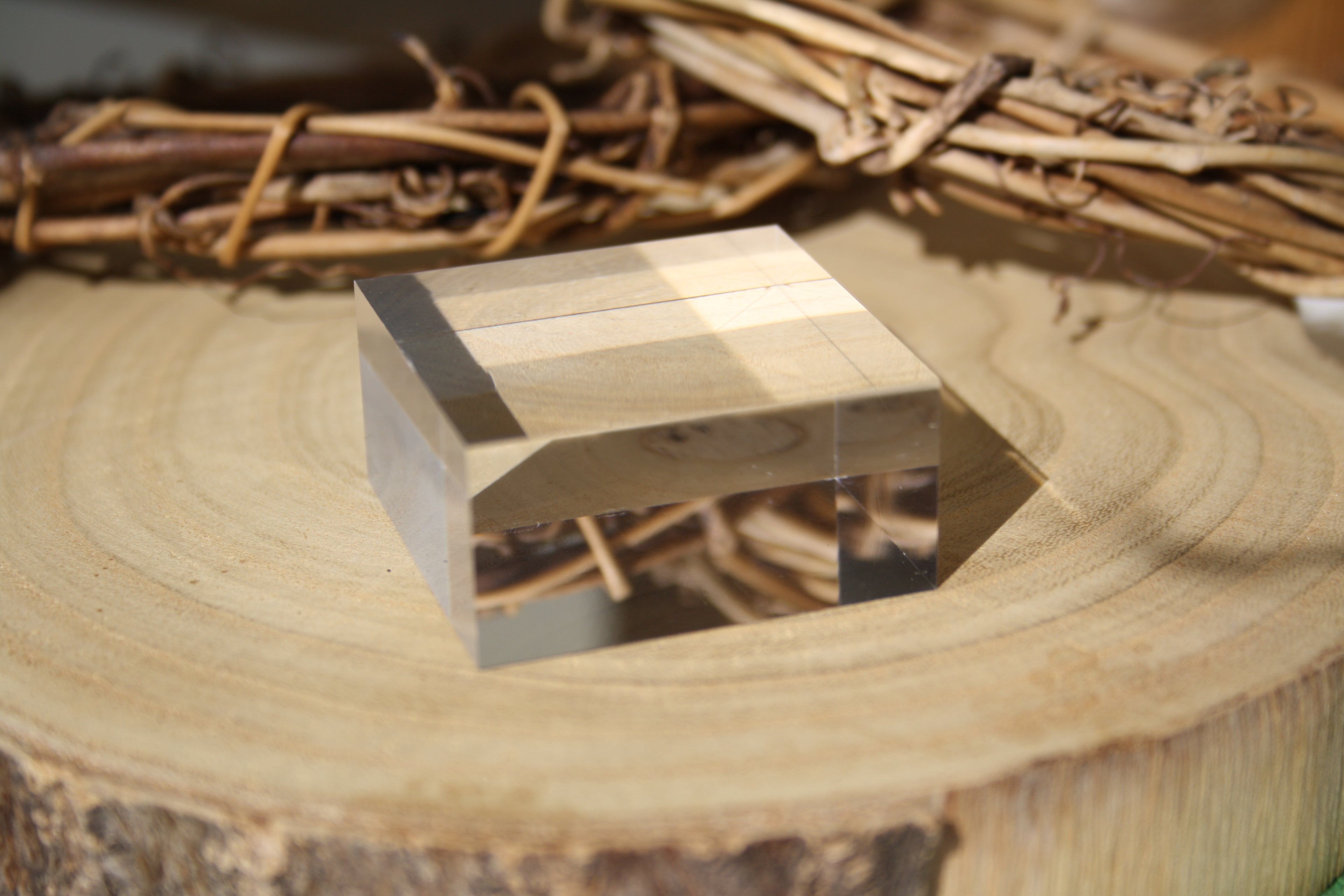 Socle en Plexiglass Transparent 2 cm - Support de Présentation Carré