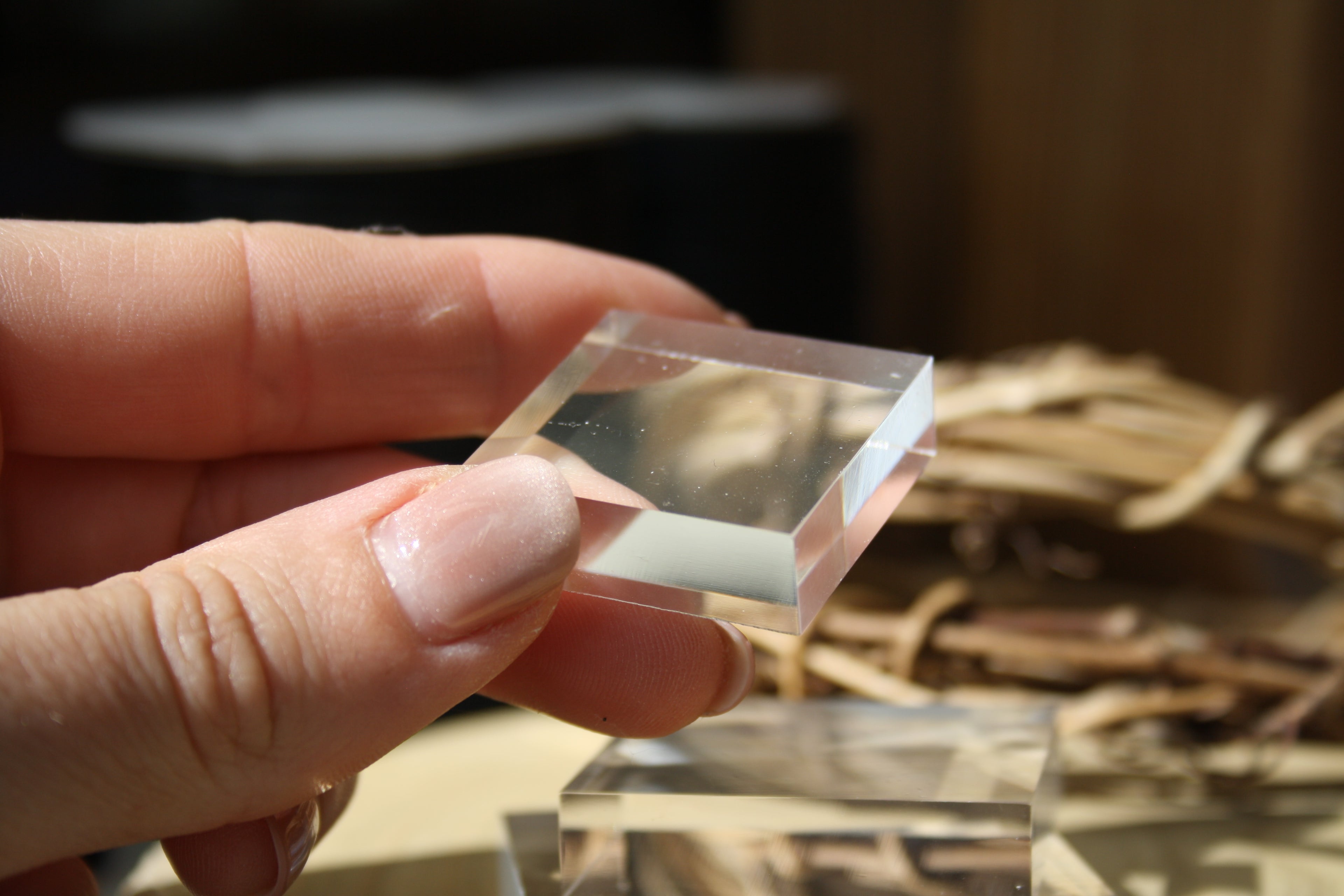 Socle en Plexiglass Transparent 1 cm - Support de Présentation Carré