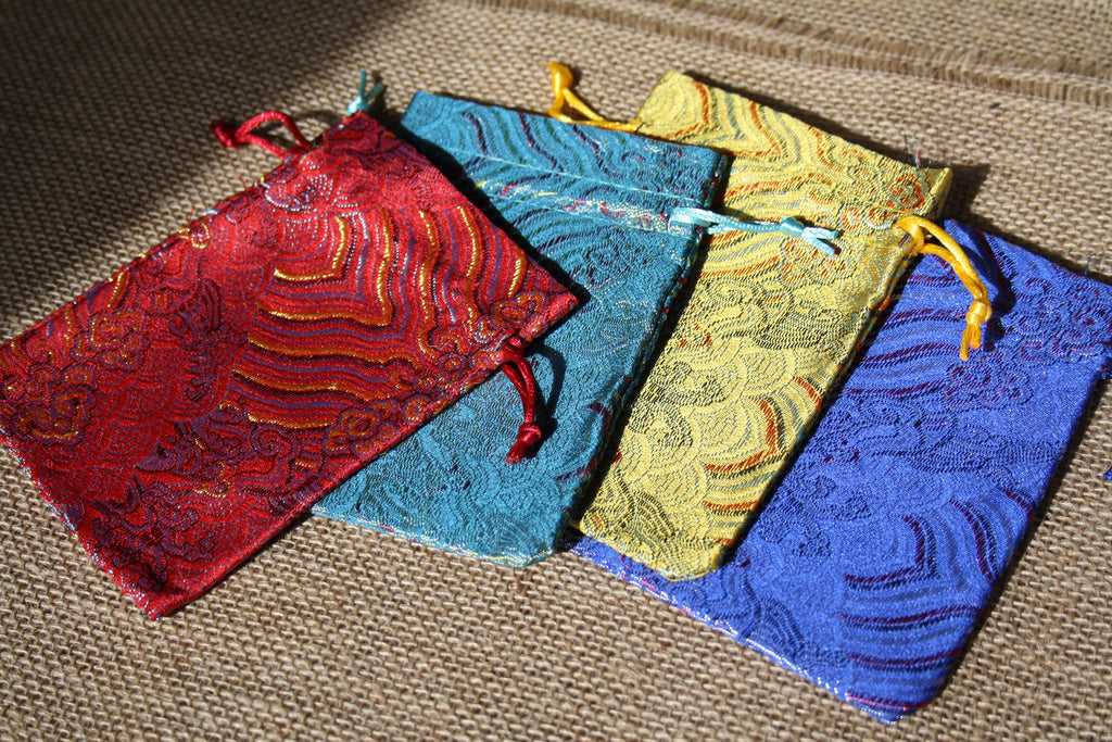 Pochon Cadeau en Textile avec Cordon – 4 Couleurs pour Bijoux et Accessoires