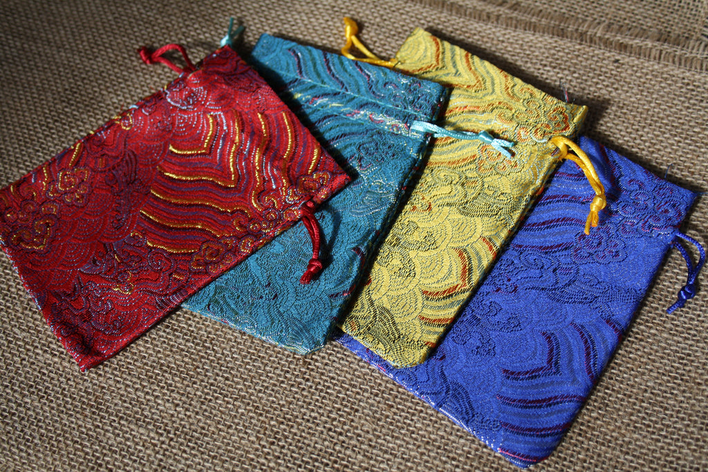 Pochon Cadeau en Textile avec Cordon – 4 Couleurs pour Bijoux et Accessoires