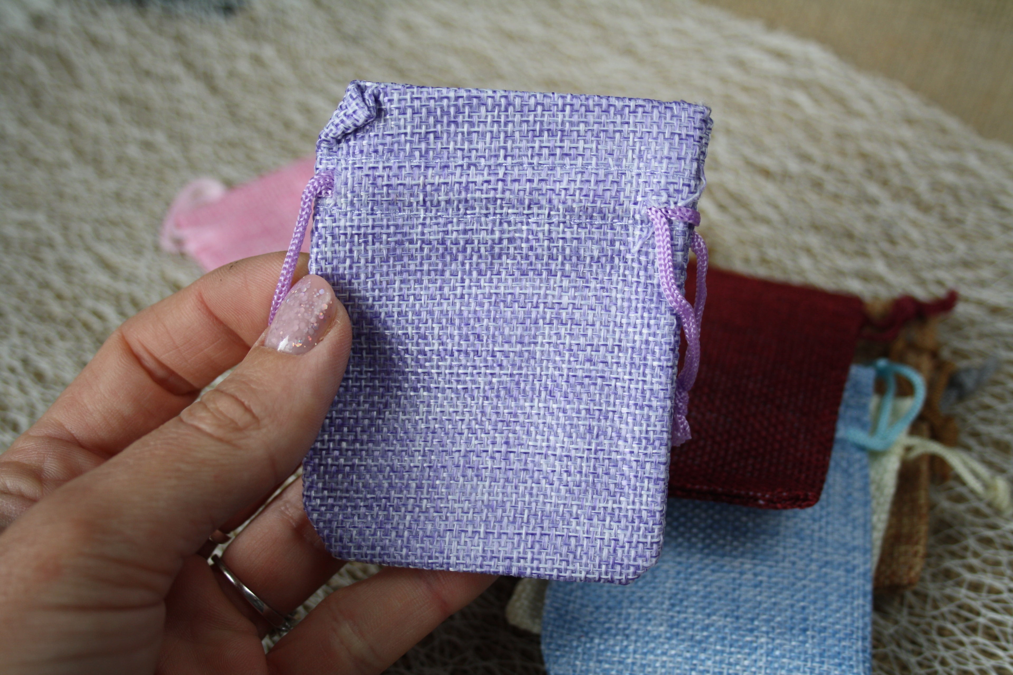 Lot de 50 Sachets Imitation Toile de Jute – Petit Format 8,5 x 6,7 cm