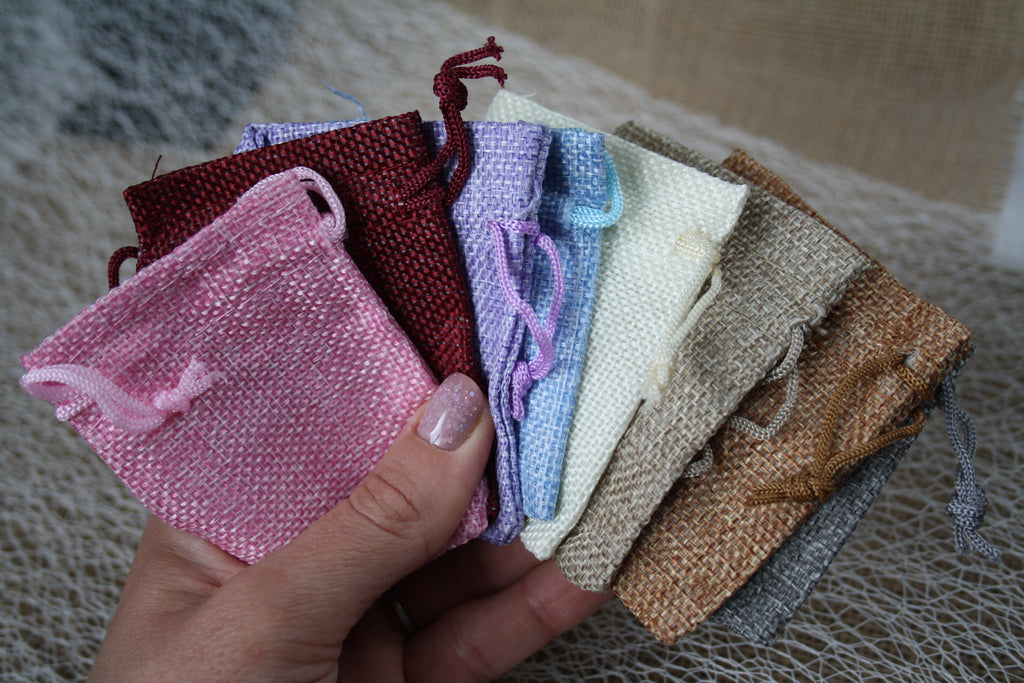 Lot de 50 Sachets Imitation Toile de Jute – Petit Format 8,5 x 6,7 cm