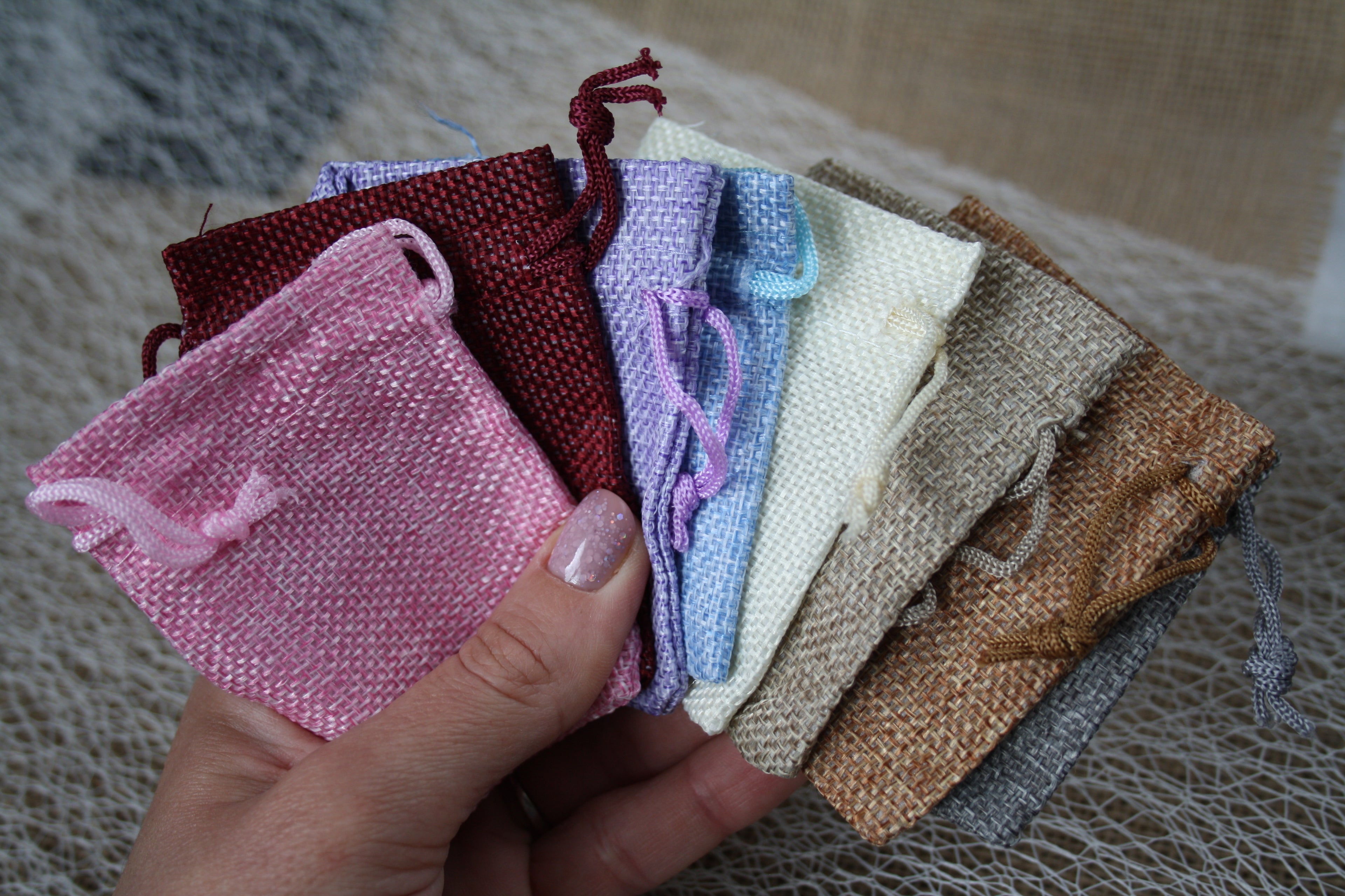 Lot de 50 Sachets Imitation Toile de Jute – Petit Format 8,5 x 6,7 cm