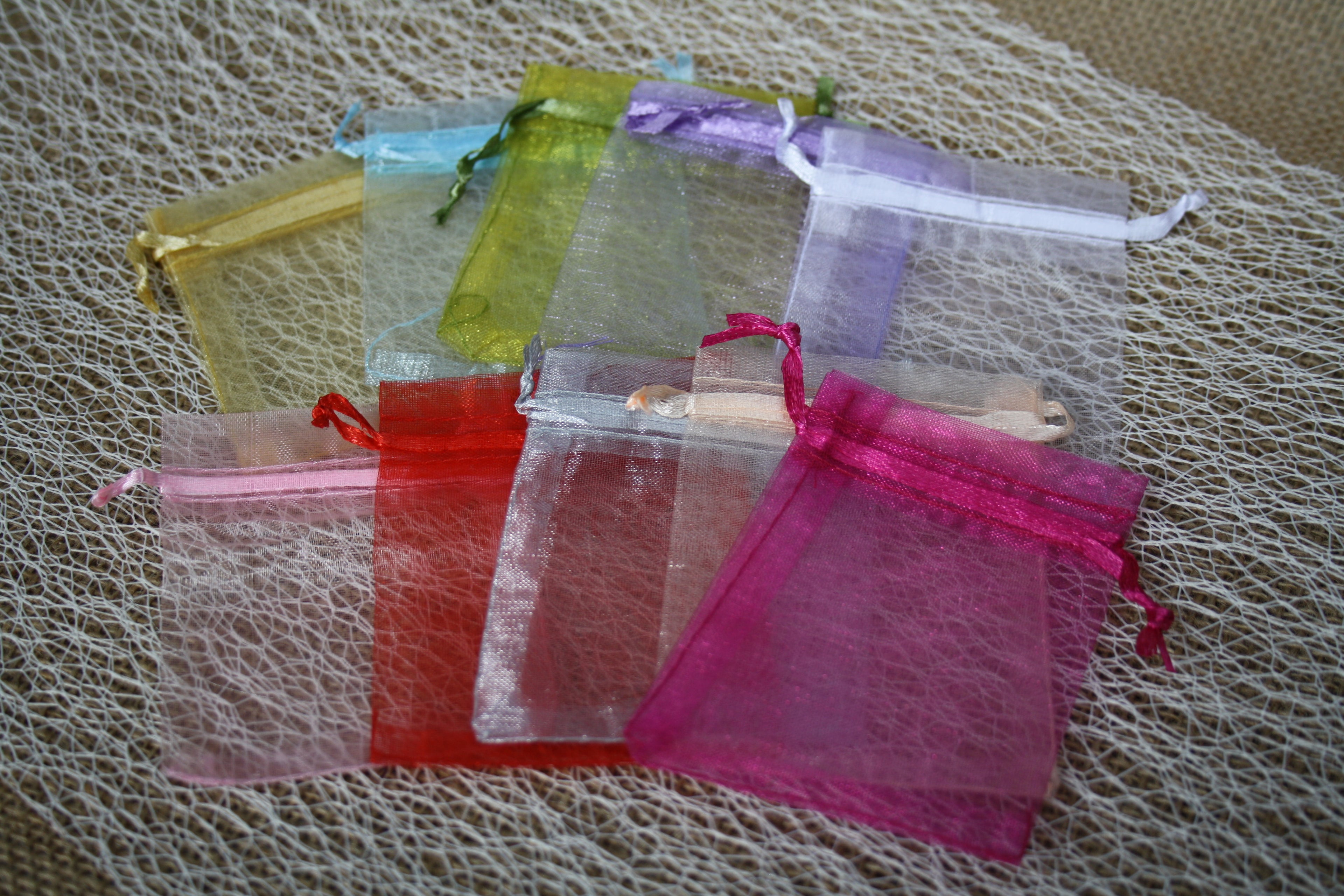 Lot de 100 Sacs en Organza avec Cordon – 9 x 7 cm Emballage Cadeau