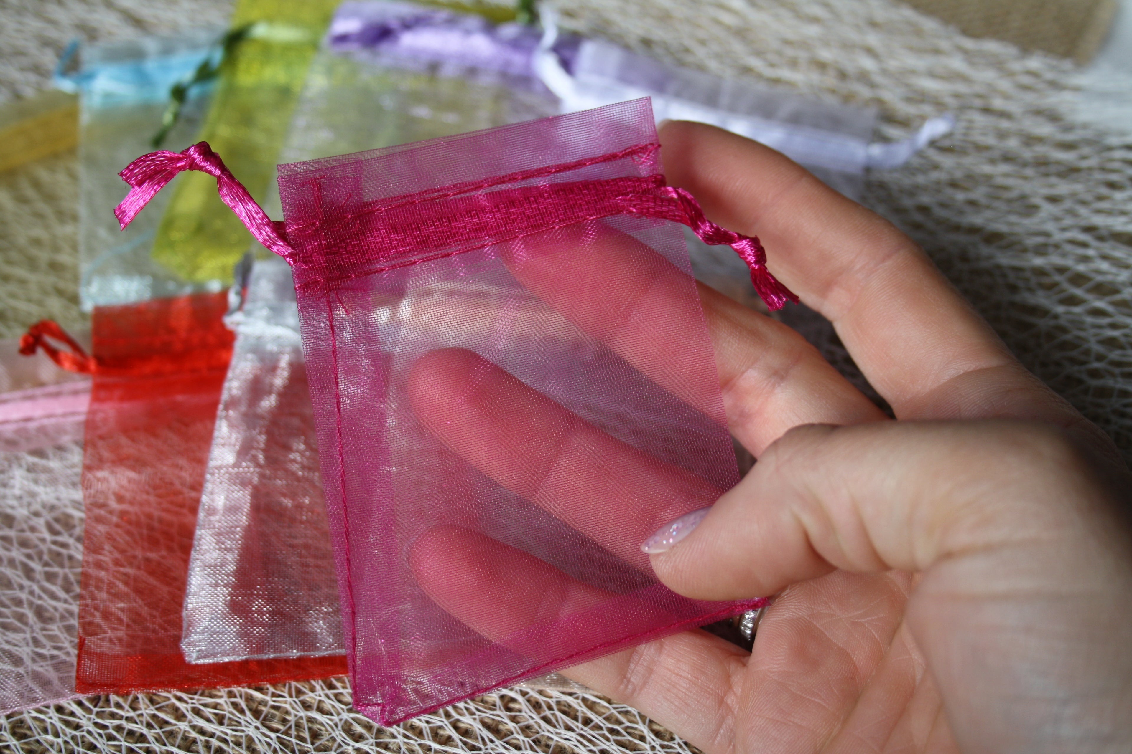 Lot de 100 Sacs en Organza avec Cordon – 9 x 7 cm Emballage Cadeau