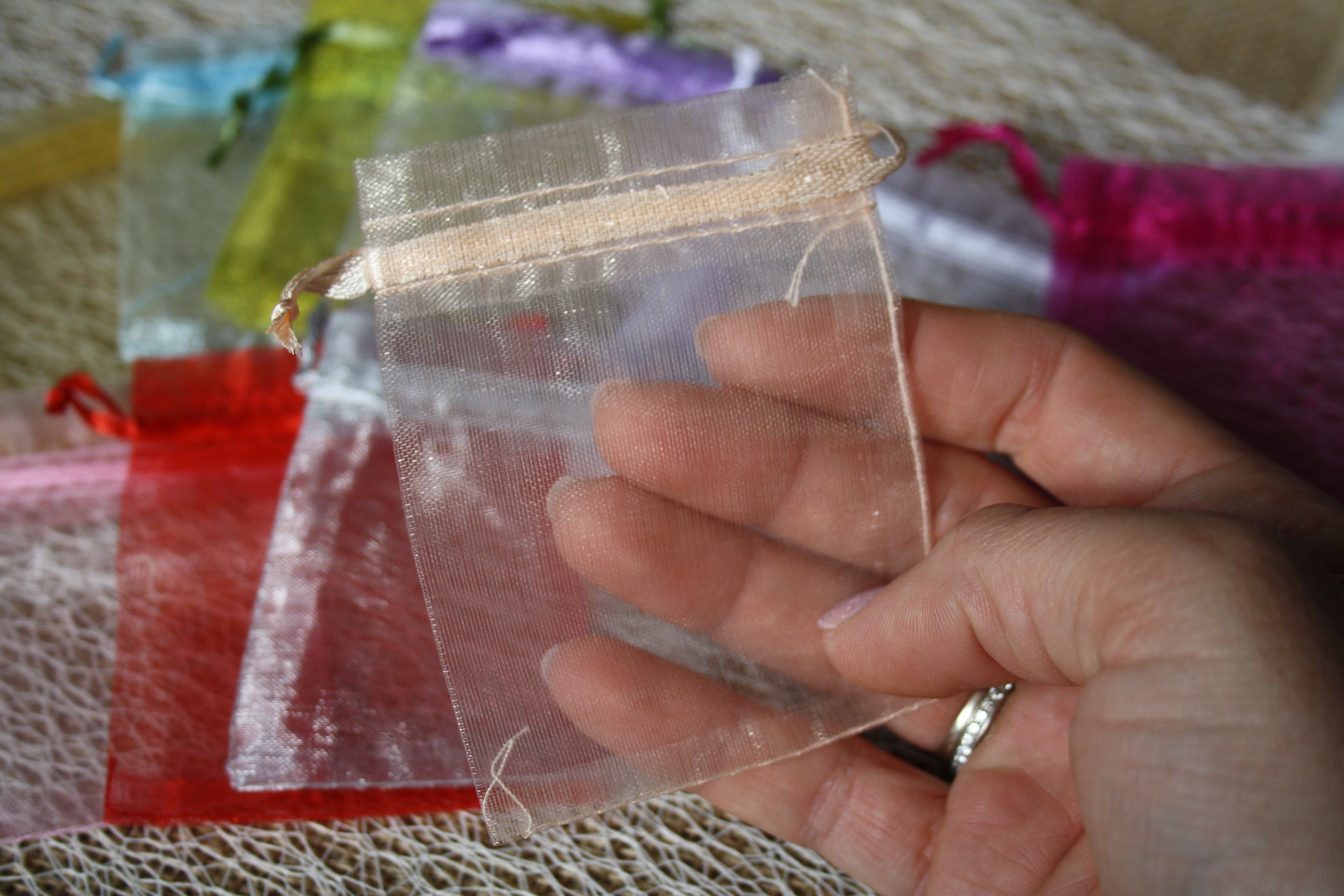 Lot de 100 Sacs en Organza avec Cordon – 9 x 7 cm Emballage Cadeau