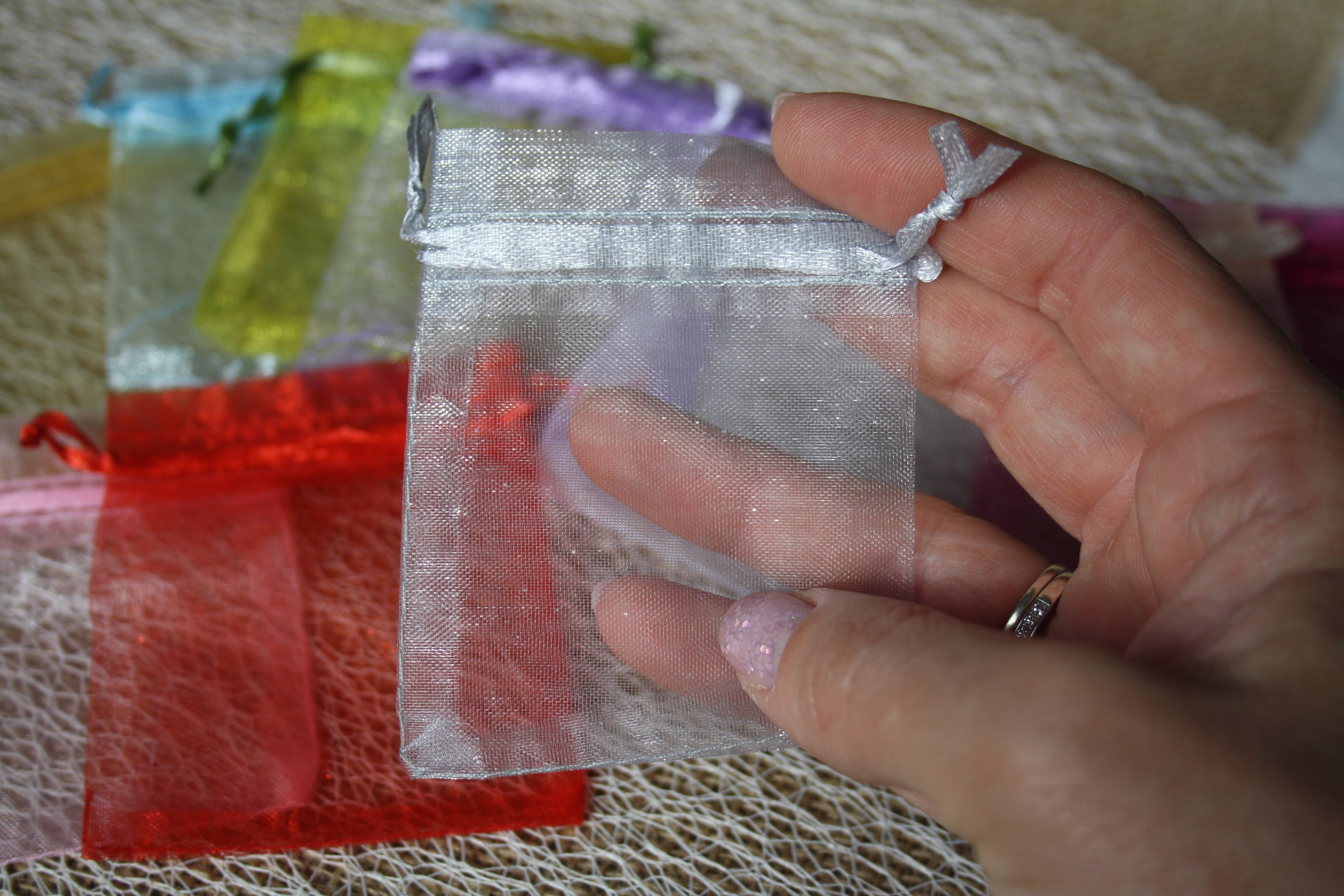 Lot de 100 Sacs en Organza avec Cordon – 9 x 7 cm Emballage Cadeau