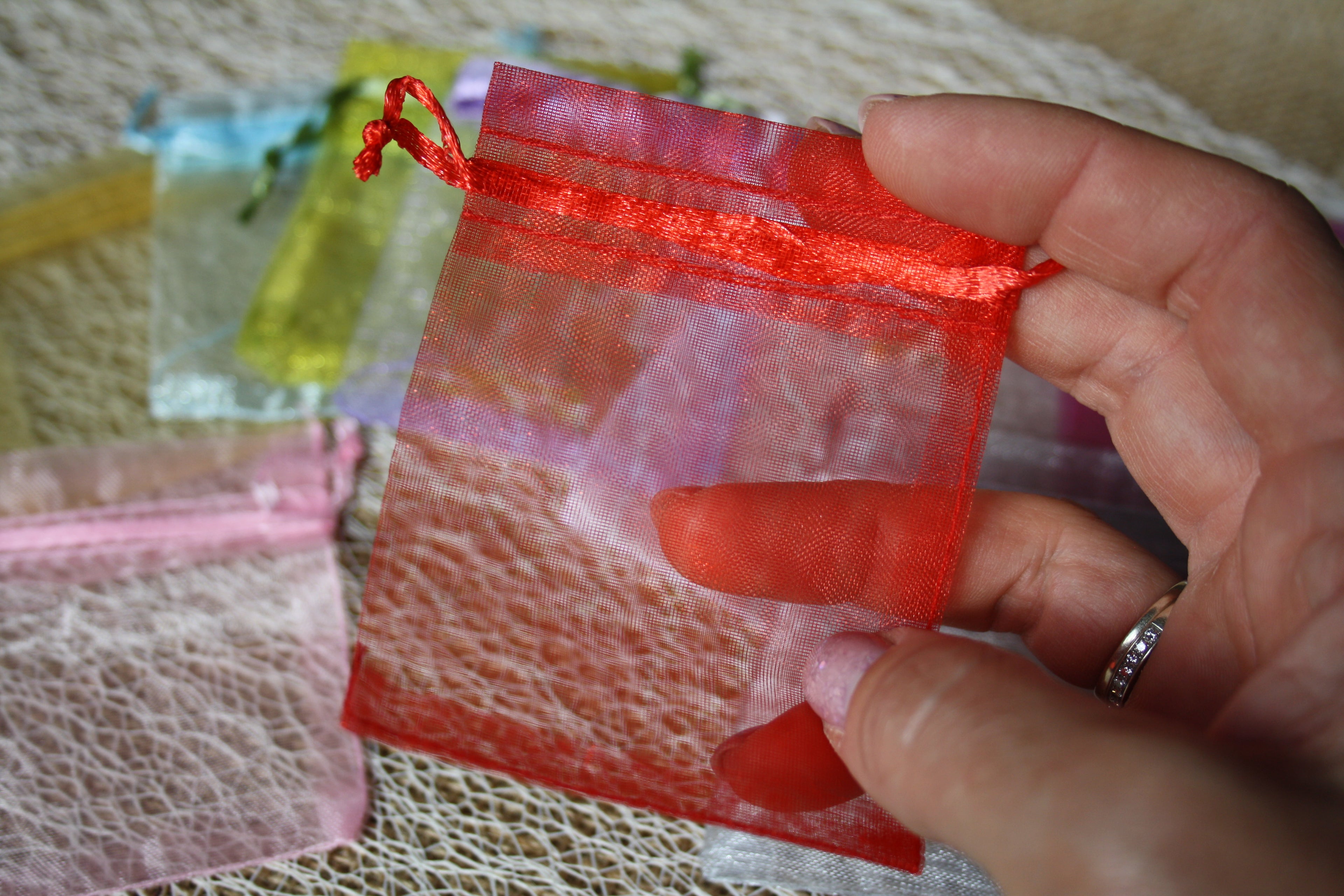Lot de 100 Sacs en Organza avec Cordon – 9 x 7 cm Emballage Cadeau