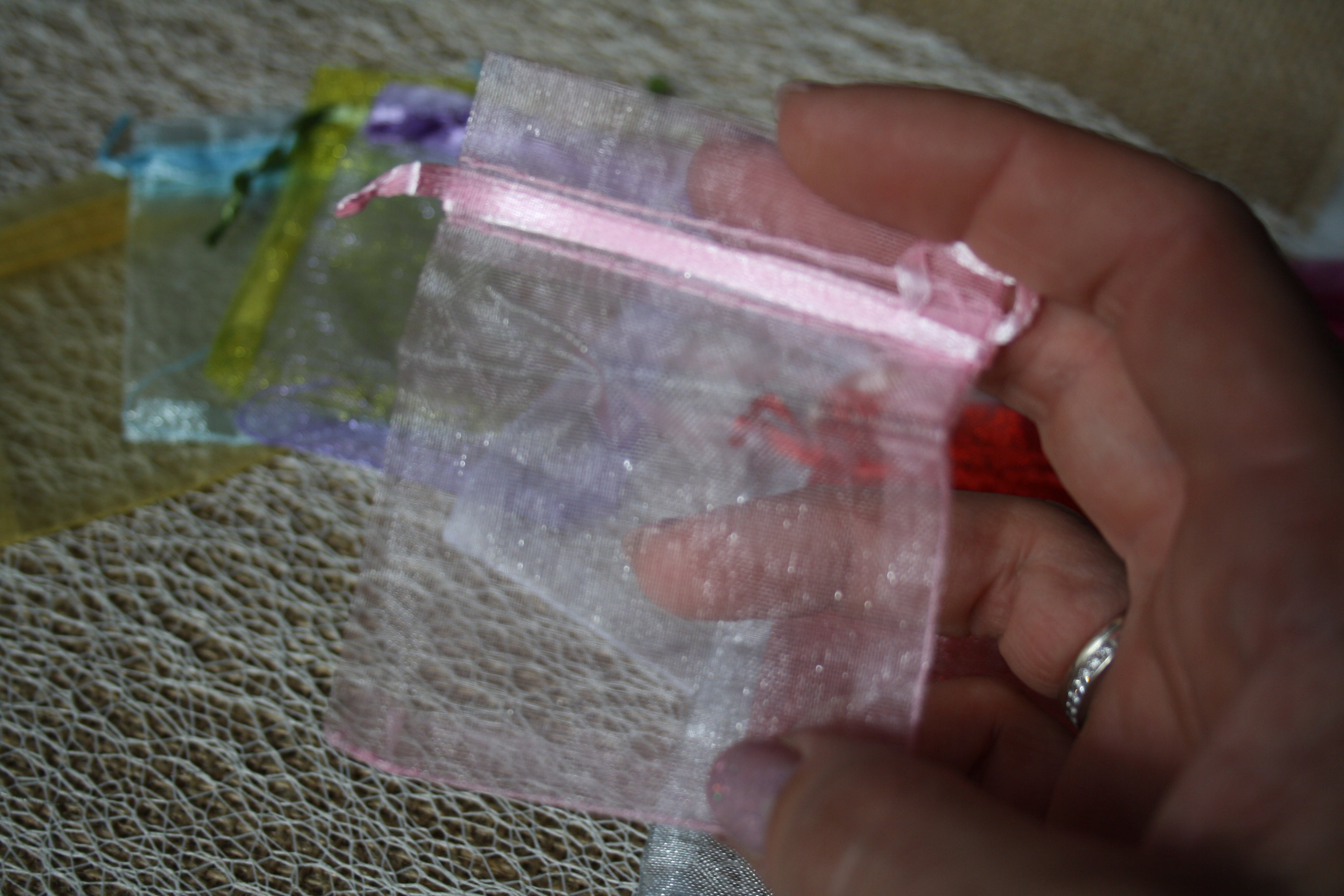 Lot de 100 Sacs en Organza avec Cordon – 9 x 7 cm Emballage Cadeau