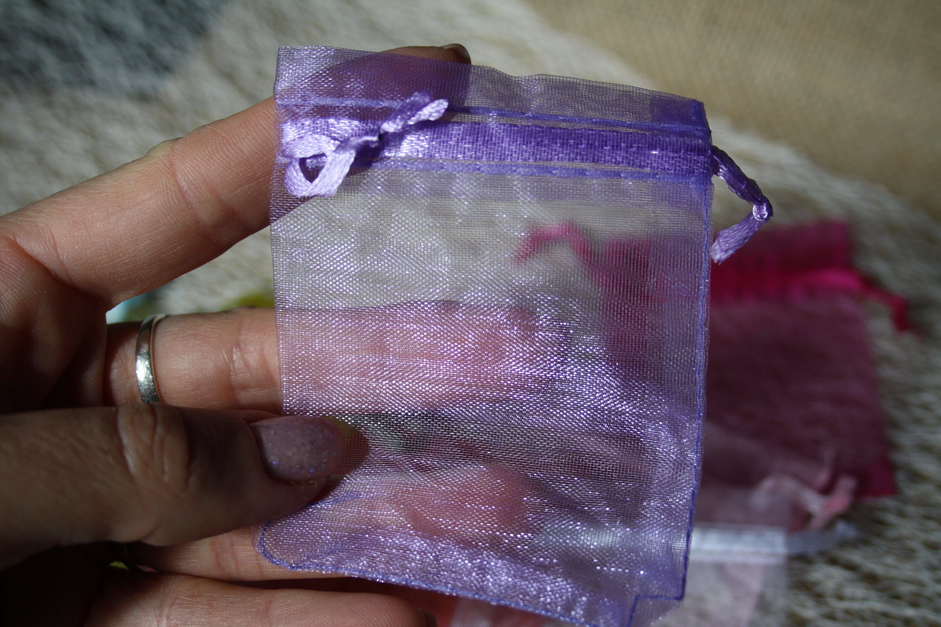 Lot de 100 Sacs en Organza avec Cordon – 9 x 7 cm Emballage Cadeau