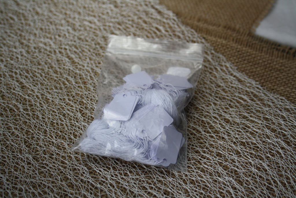 Lot de 200 étiquettes blanches avec fil d’attache – petites étiquettes pour bijoux et prix