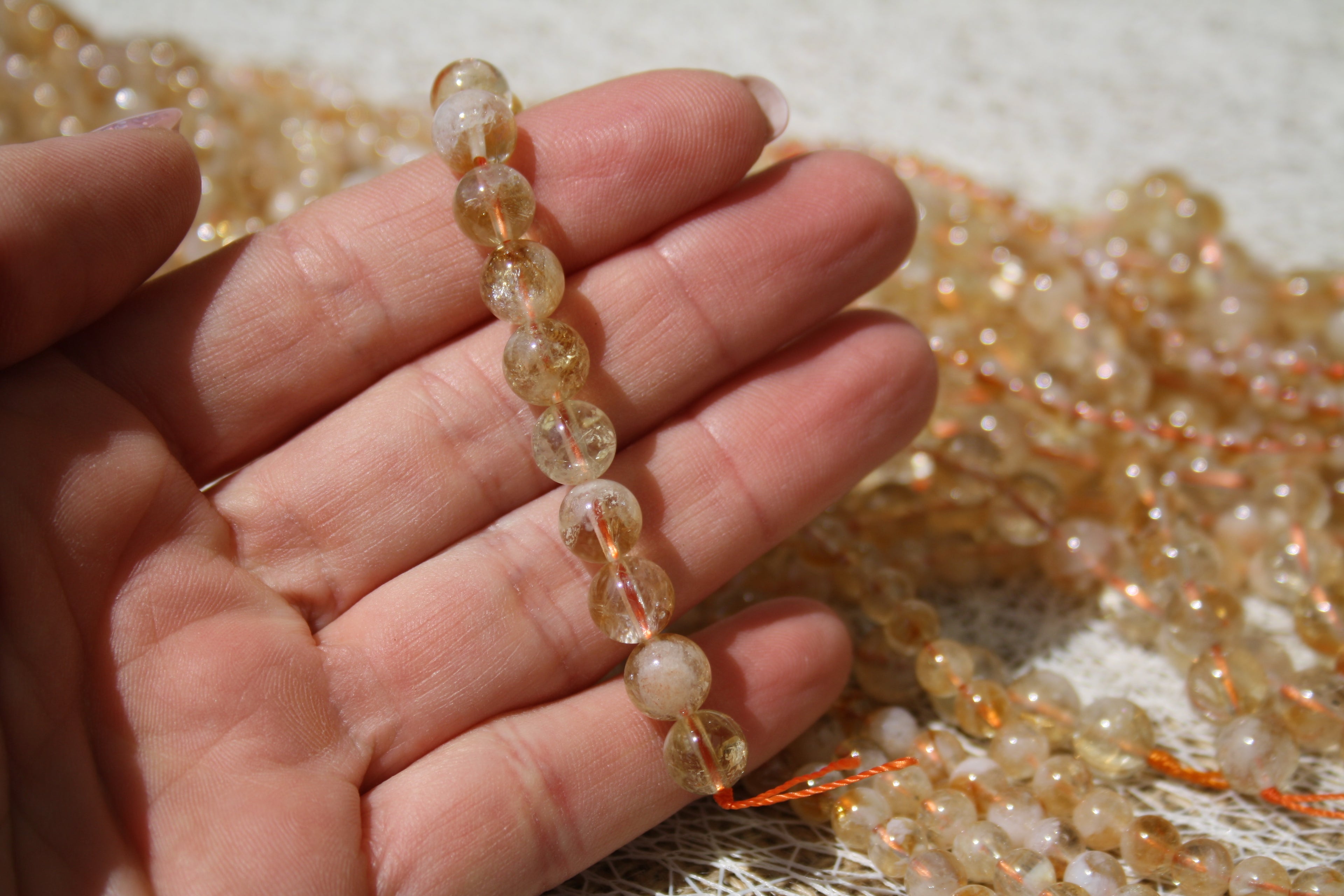 Citrine claire Naturelle – Lignes de Perles Rondes 4 mm, 6 mm et 8 mm