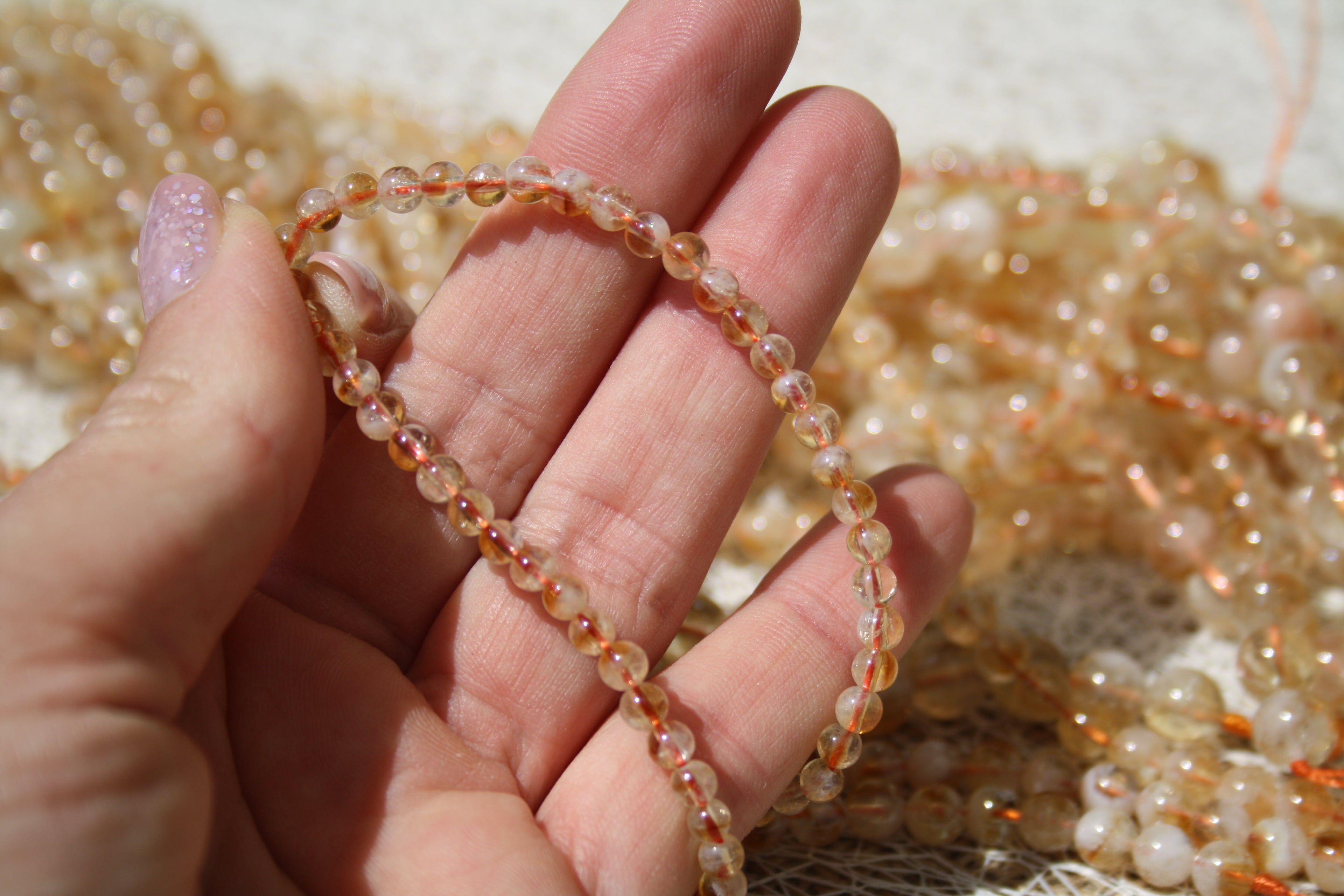 Citrine claire Naturelle – Lignes de Perles Rondes 4 mm, 6 mm et 8 mm