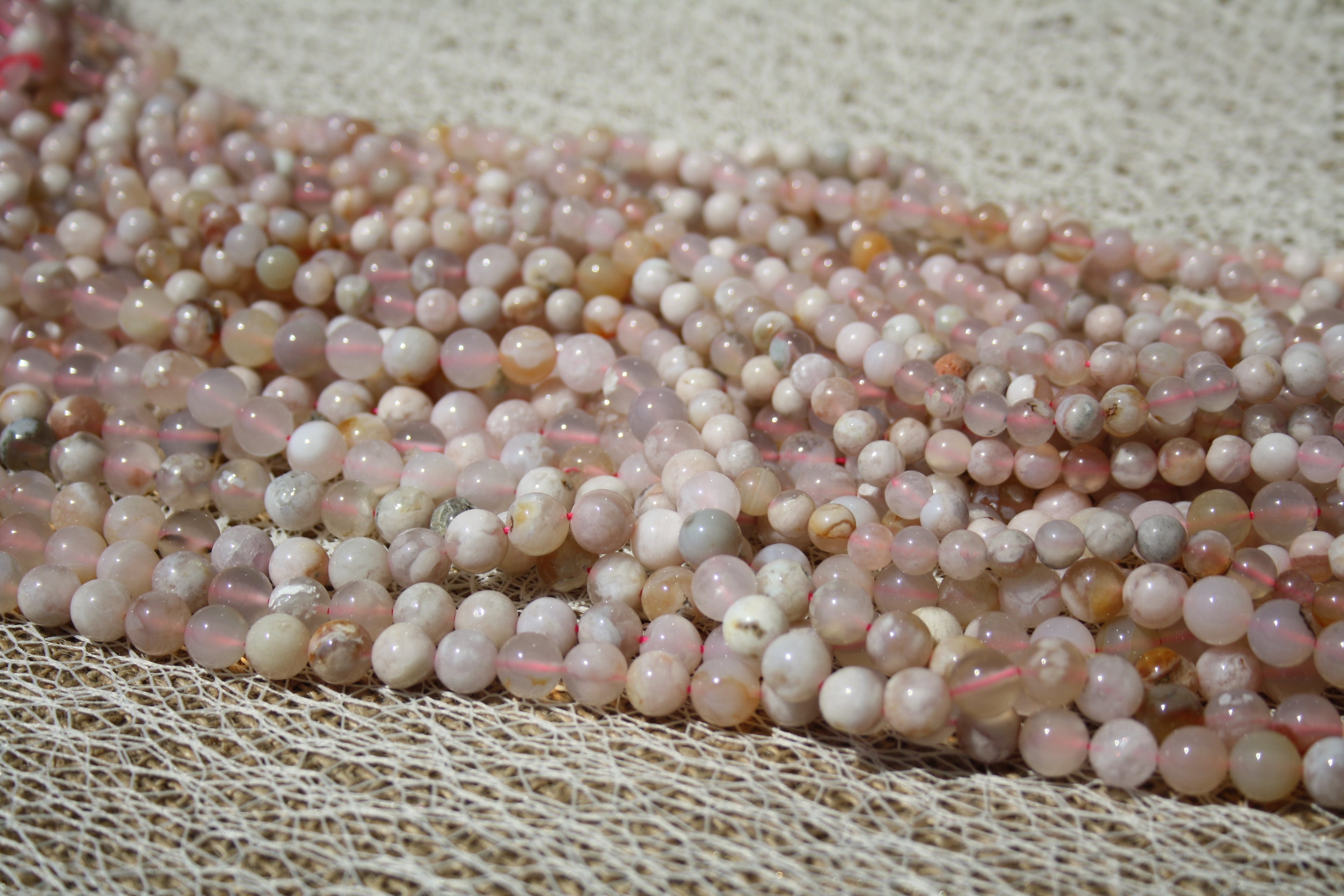 Agate Fleur de Cerisier– Lignes de Perles Rondes 6 mm et 8 mm