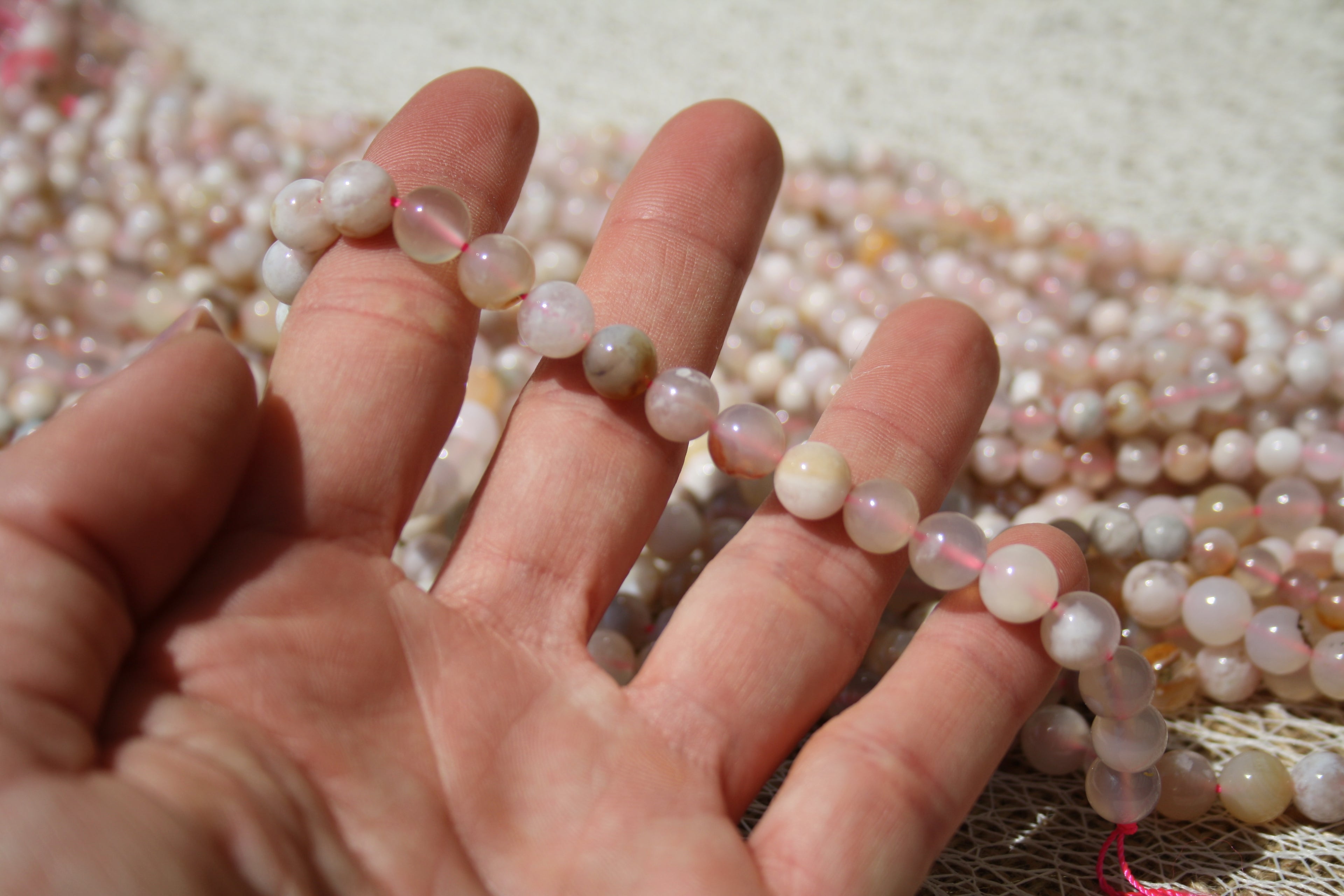 Agate Fleur de Cerisier– Lignes de Perles Rondes 6 mm et 8 mm