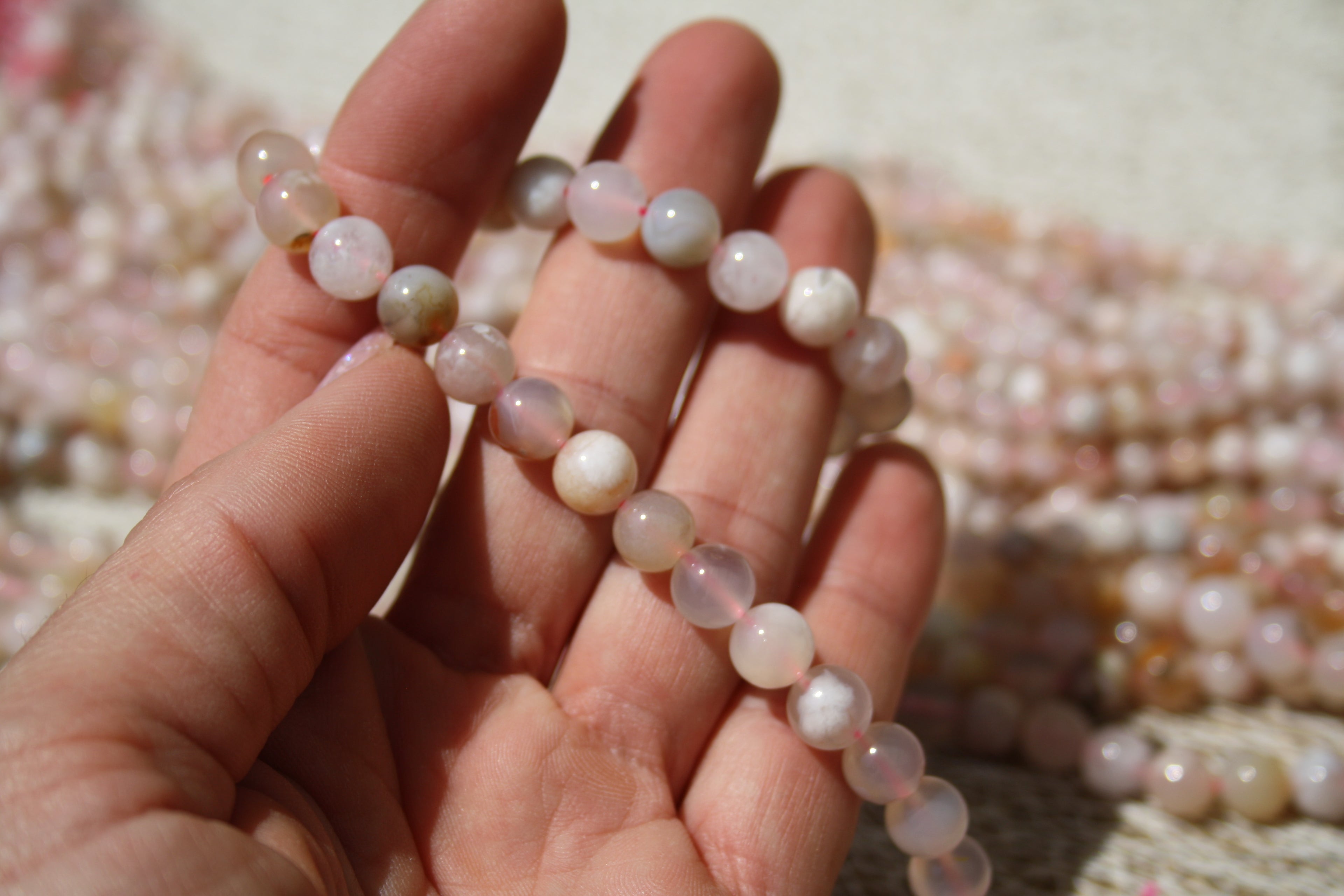 Agate Fleur de Cerisier– Lignes de Perles Rondes 6 mm et 8 mm