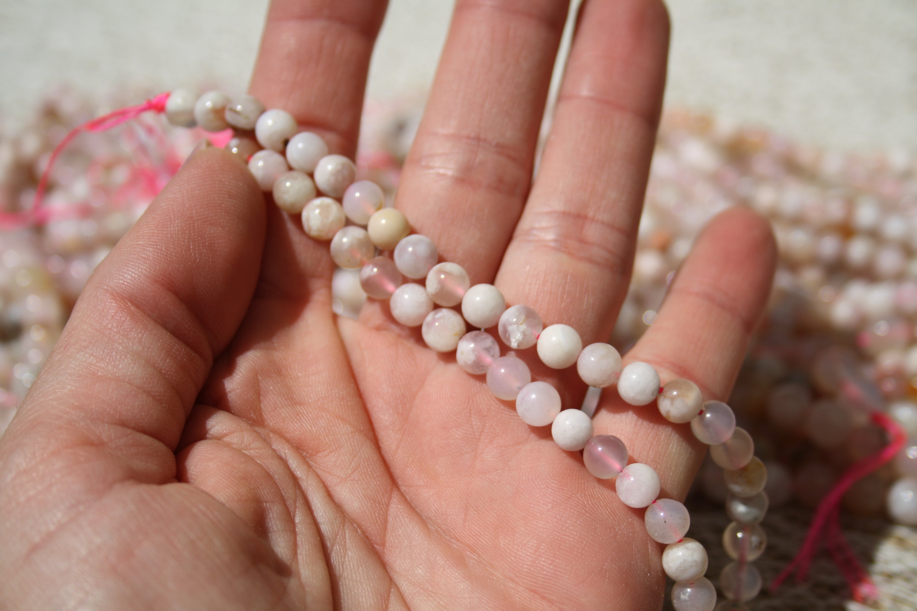 Agate Fleur de Cerisier– Lignes de Perles Rondes 6 mm et 8 mm