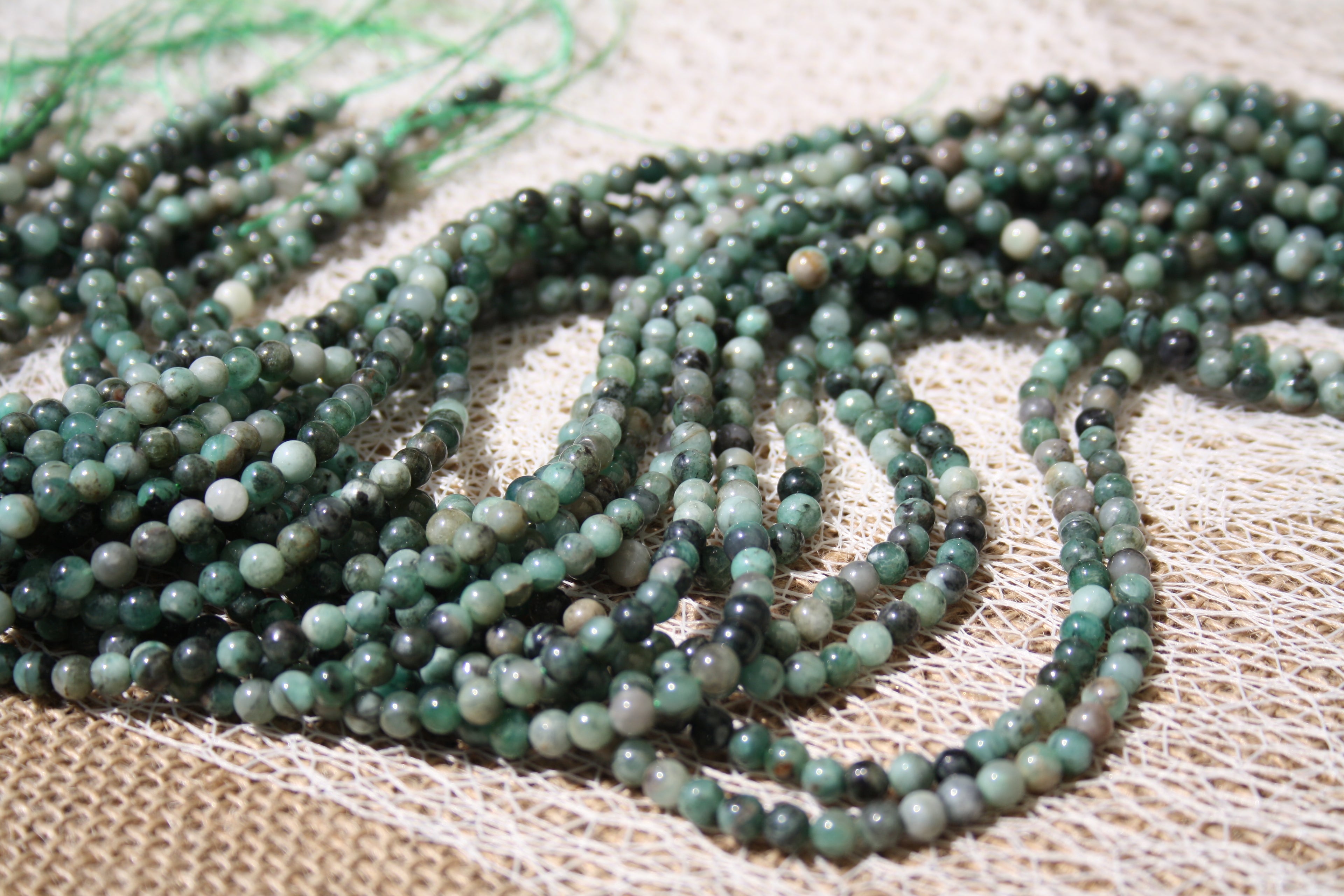 Emeraude Naturelle – Lignes de Perles Rondes 5 mm