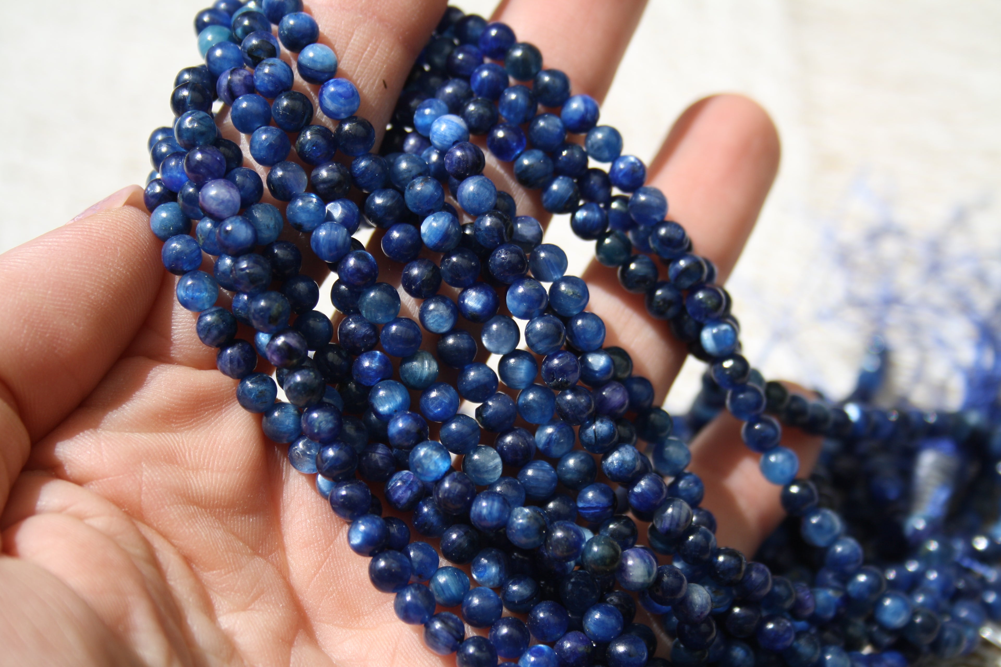 Cyanite Naturelle– Lignes de Perles Rondes 5 mm