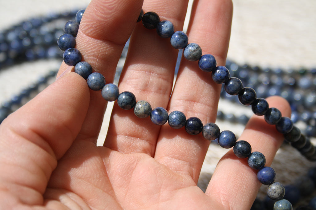 Dumortiérite Naturelle– Lignes de Perles Rondes 6 mm et 8 mm