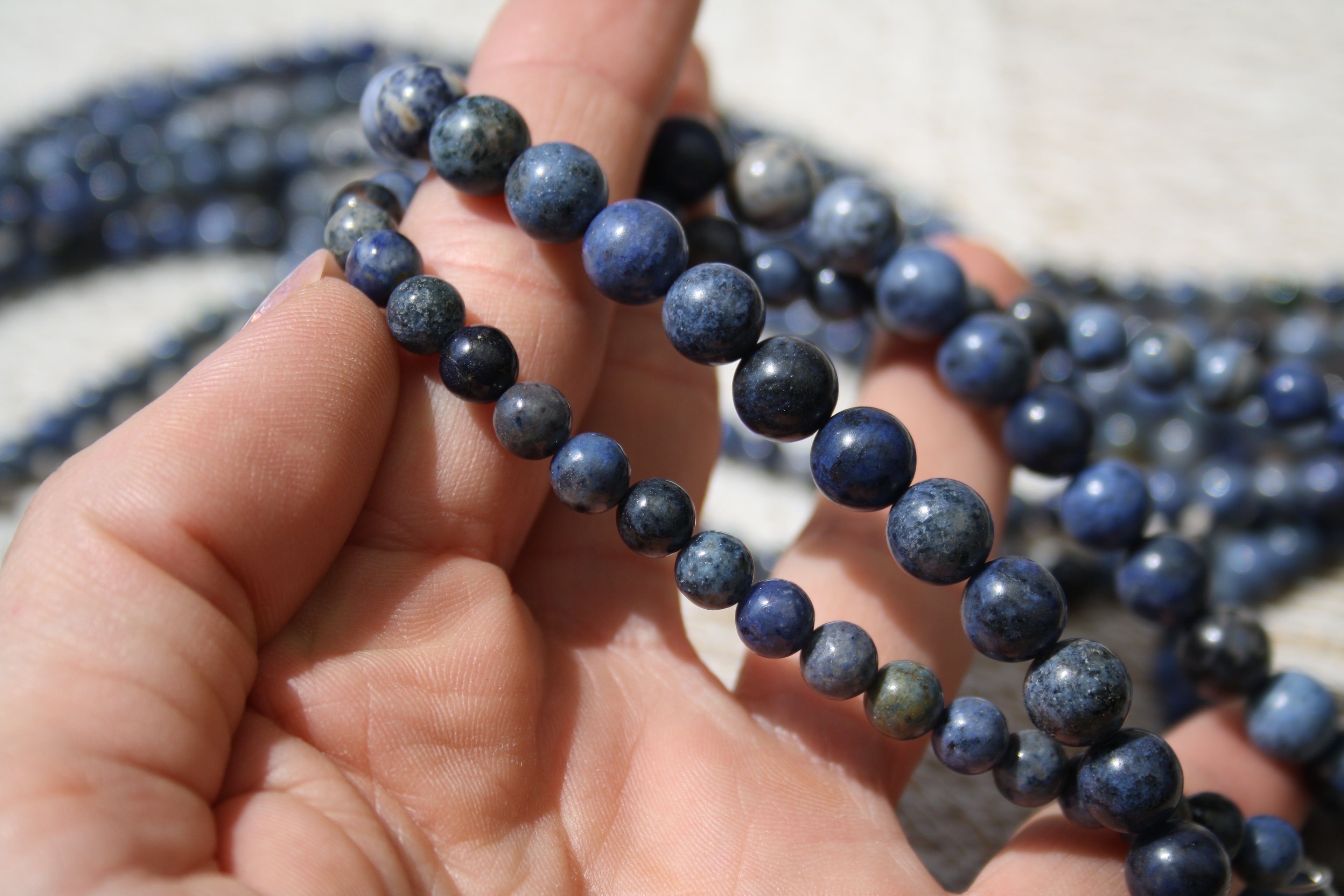 Dumortiérite Naturelle– Lignes de Perles Rondes 6 mm et 8 mm