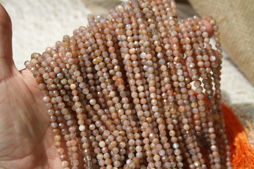 Pierre de lune mix couleur Naturelle – Lignes de Perles Facettes