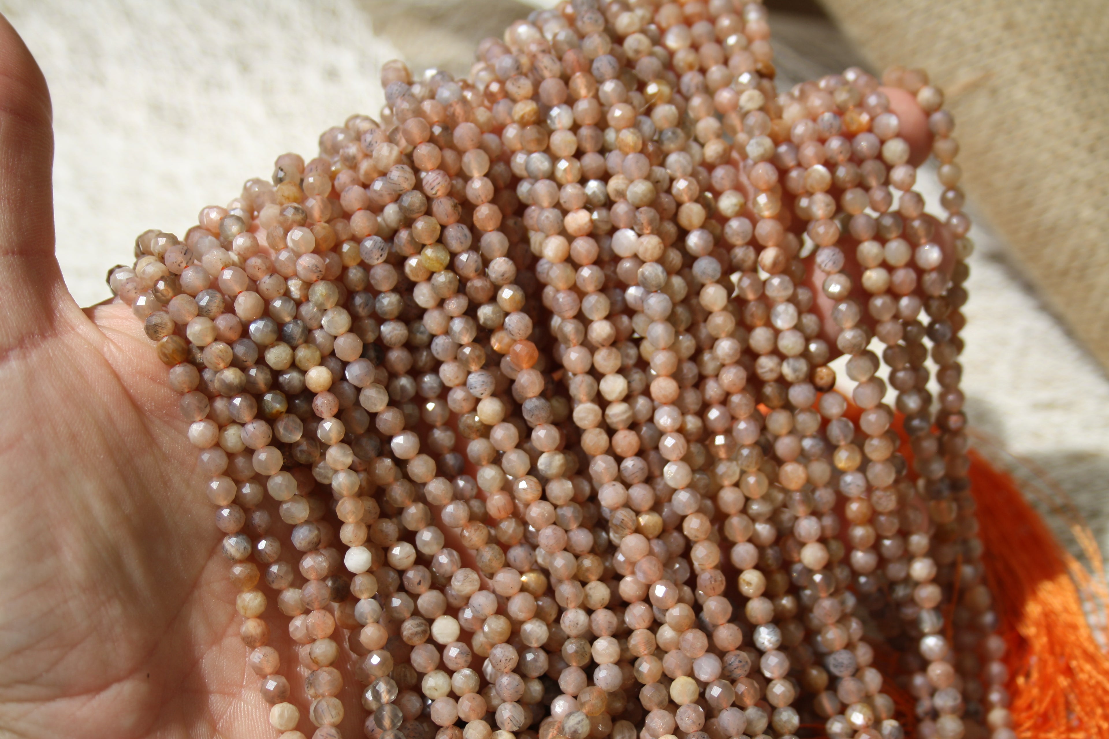 Pierre de lune mix couleur Naturelle – Lignes de Perles Facettes