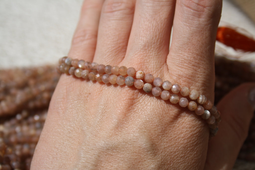 Pierre de lune mix couleur Naturelle – Lignes de Perles Facettes