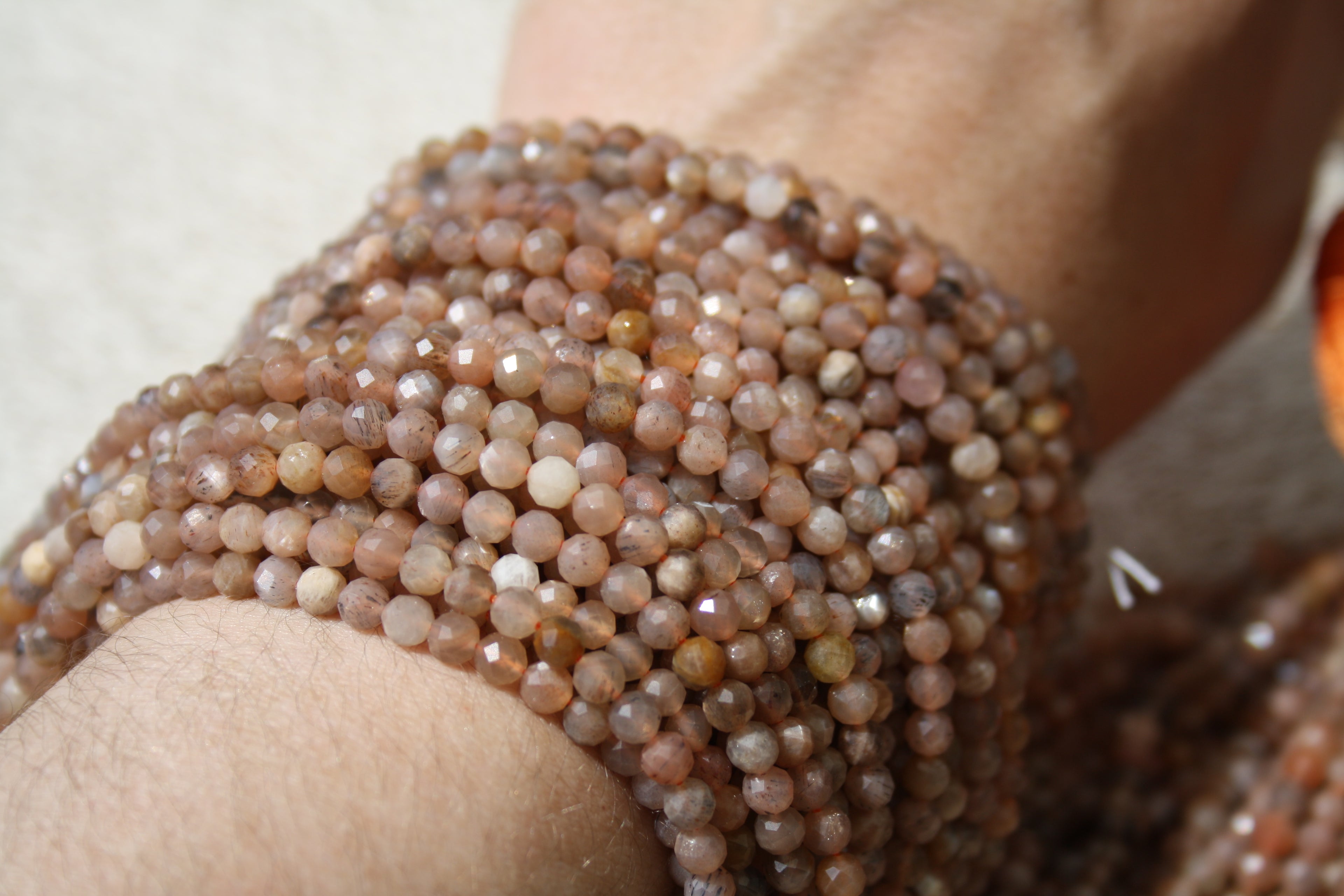 Pierre de lune mix couleur Naturelle – Lignes de Perles Facettes