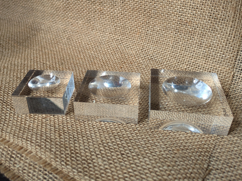 Socle à Boule en Plexiglass Transparent 2 cm - Support pour Sphères et Minéraux