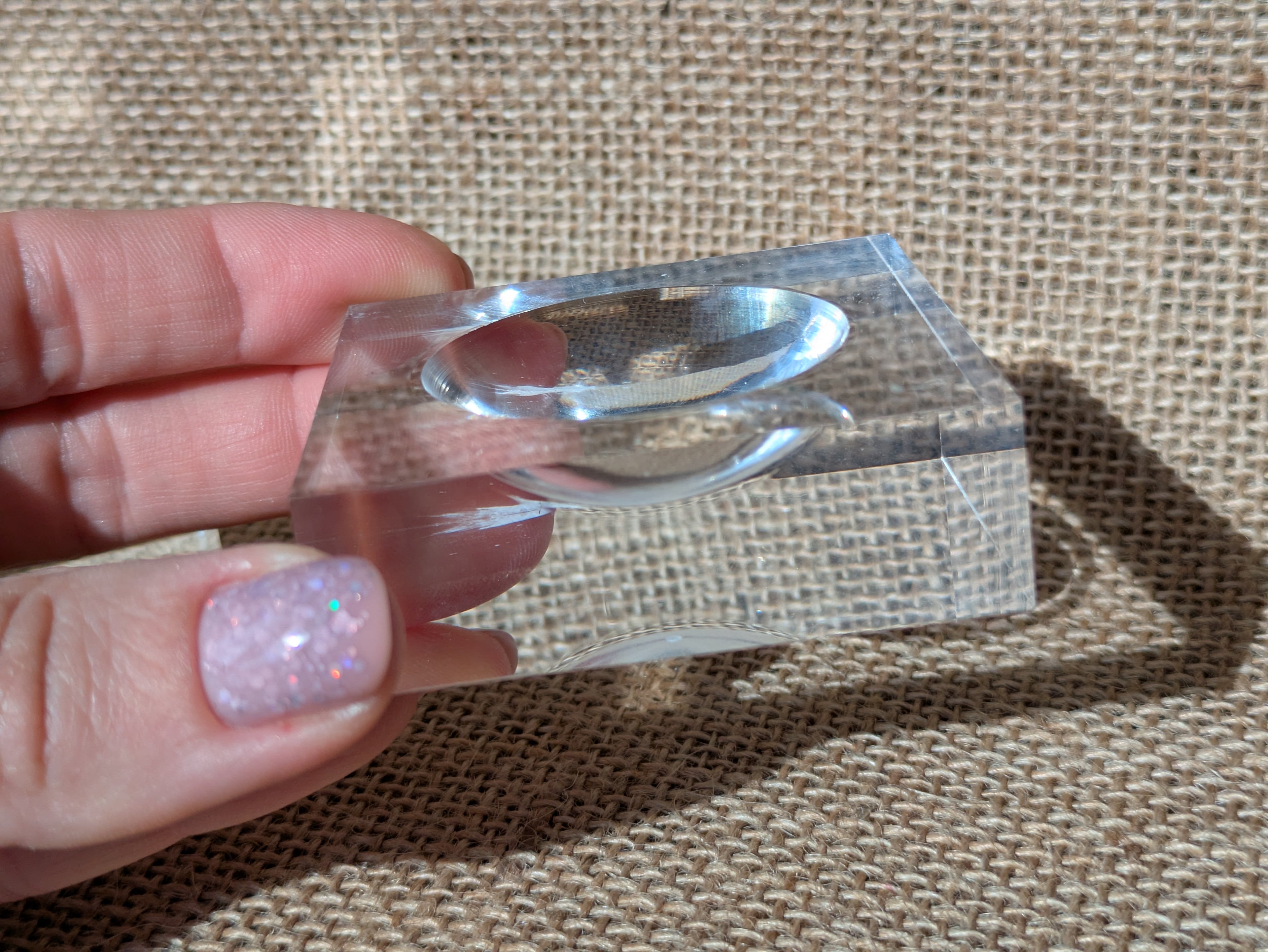 Socle à Boule en Plexiglass Transparent 2 cm - Support pour Sphères et Minéraux