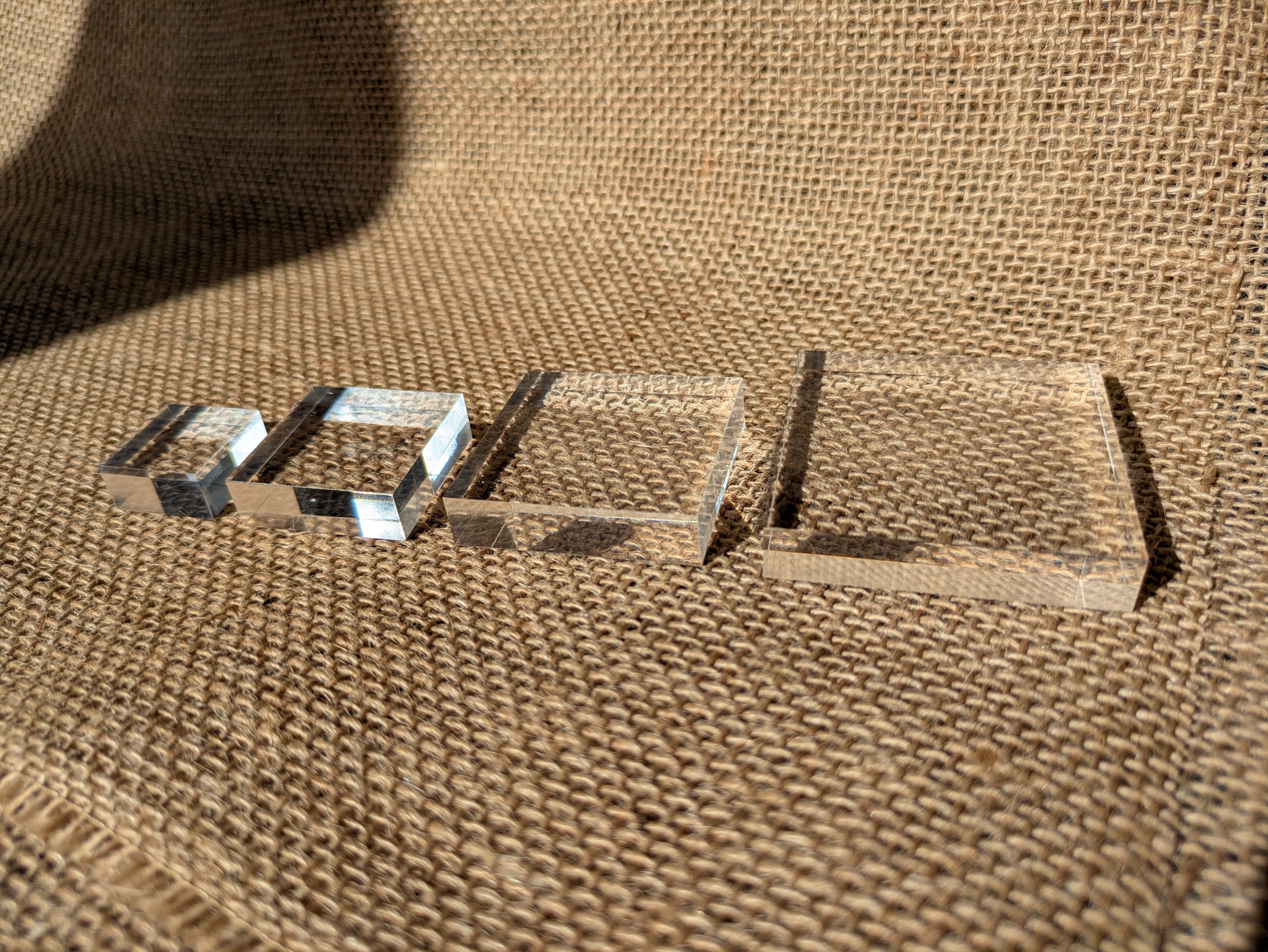 Socle en Plexiglass Transparent 1 cm - Support de Présentation Carré