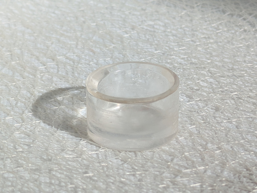 Socle transparent discret pour boules et œufs en pierre – support de présentation stable