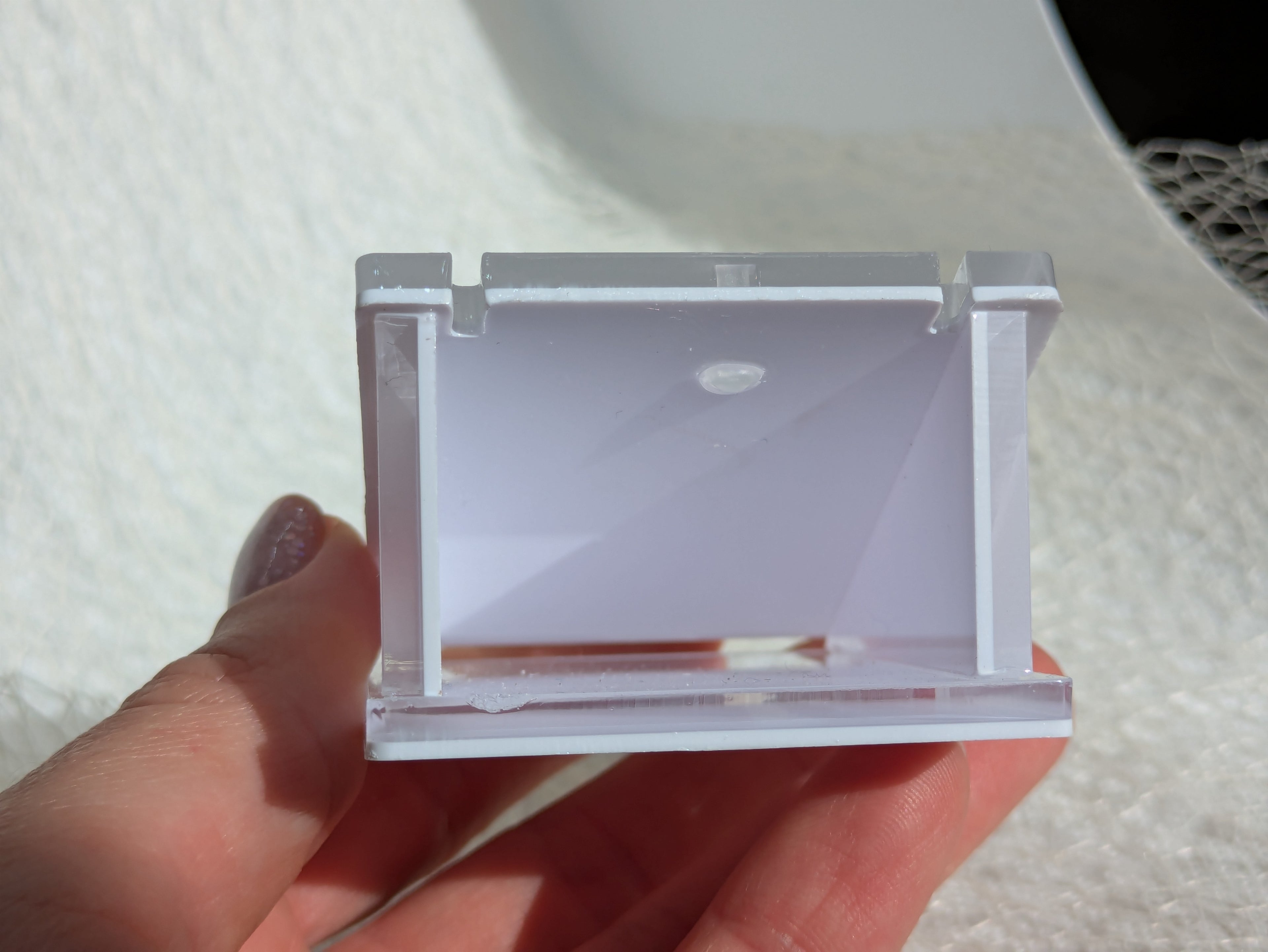 Socle Blanc pour Pendentif – Support de Présentation Simple et Élégant