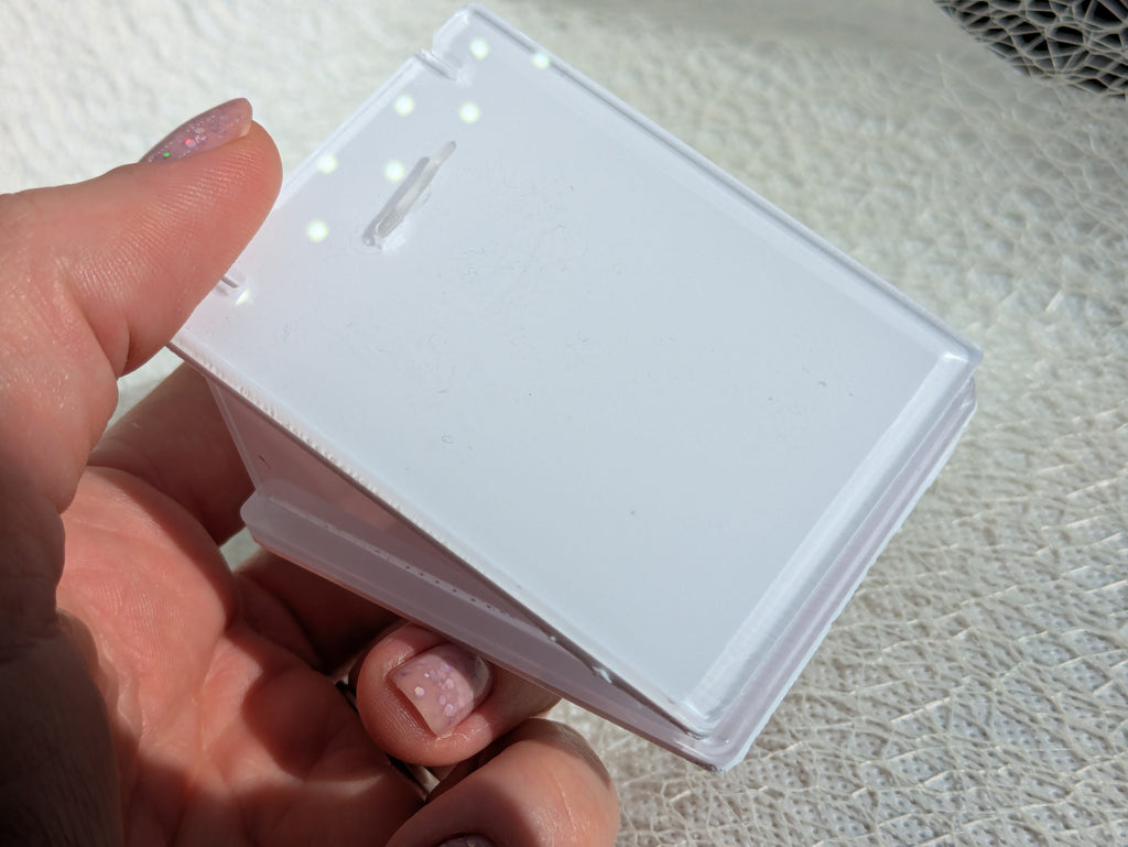 Socle Blanc pour Pendentif – Support de Présentation Simple et Élégant